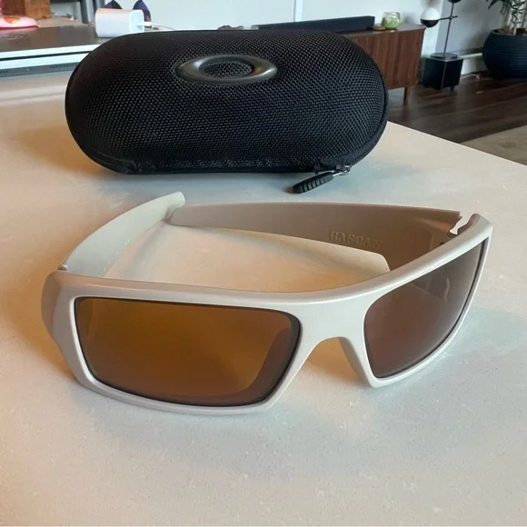 Oakley GASCAN Desert Tan - Picture 1 of 5